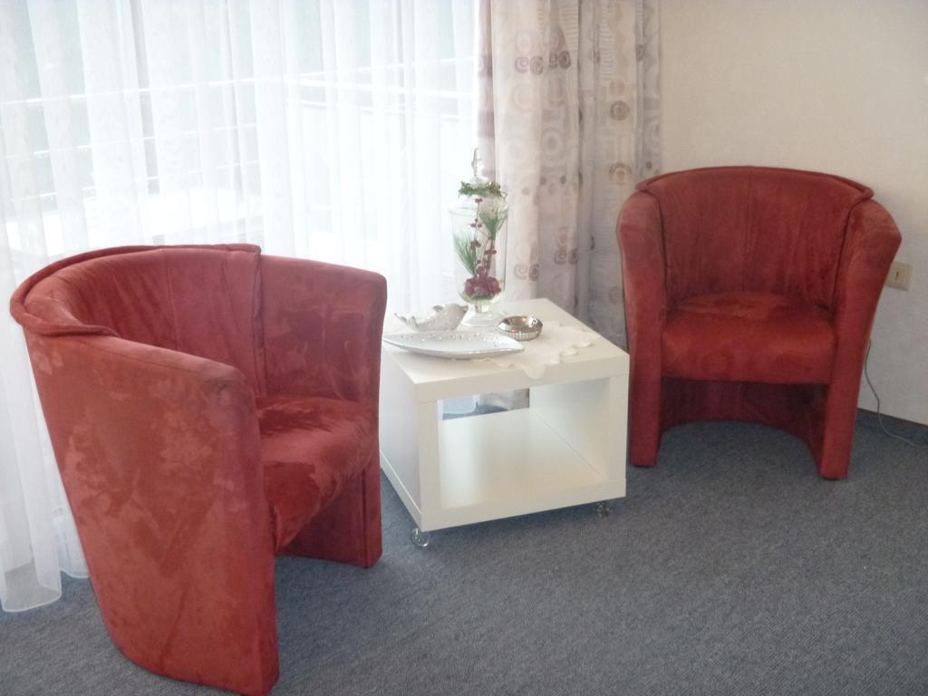 Haus Delphin Hotel Бад Вилдунген Екстериор снимка